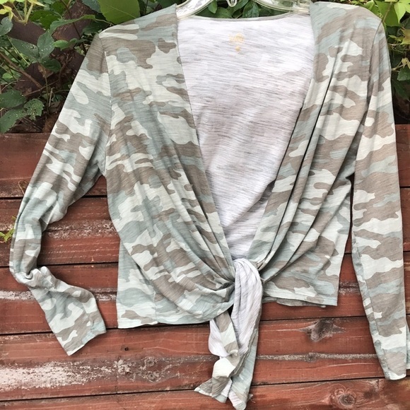 BELLE by KIM GRAVEL CAMO LONG SLEEVE OPEN TOP TIES AT BELLY SIZE SMALL - Picture 7 of 7